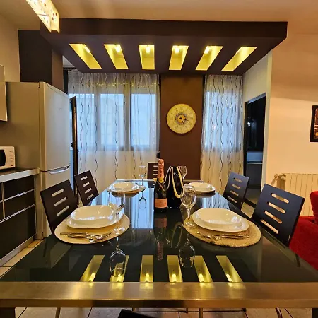 Center Easy_luxury 地拉那